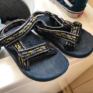 Tevas size 6. Toddler